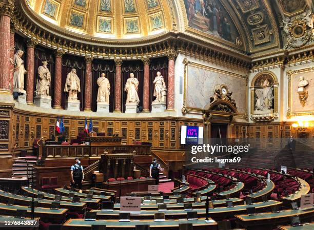 hémicycle du sénat français à paris - sénat photos et images de collection