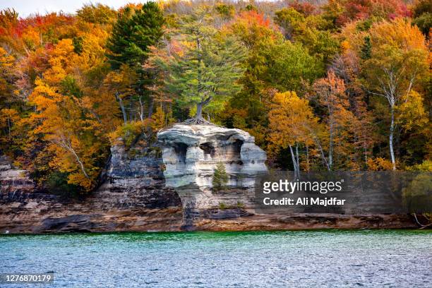 fall colors in pictured rocks national lakeshore - pictured rocks national lakeshore ストックフォトと画像