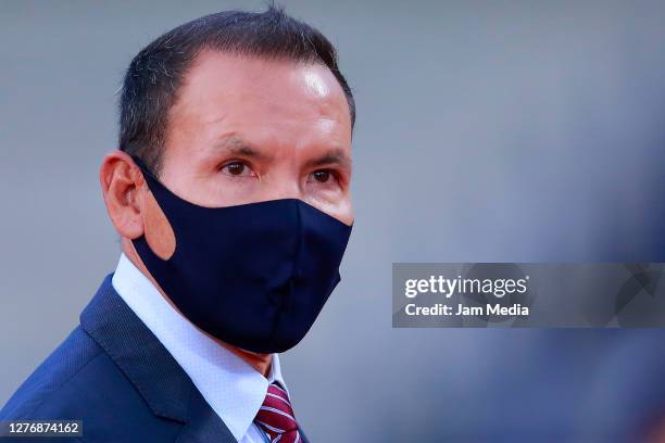 Jose Guadalupe Cruz, Head Coach of Necaxa observes the game during the 12th round match between Pumas UNAM and Necaxa as part of the Torneo...