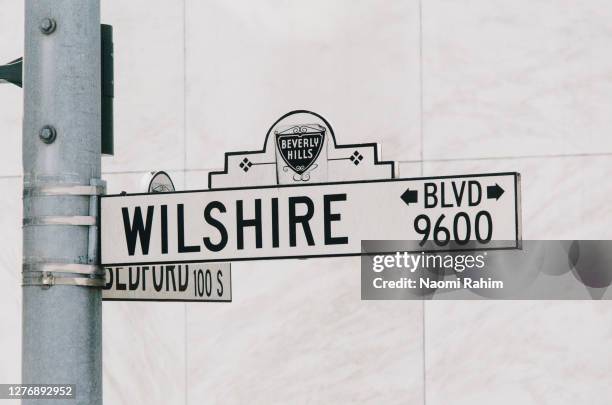 wilshire boulevard street sign - beverley hills, los angeles - beverly hills sign stock pictures, royalty-free photos & images