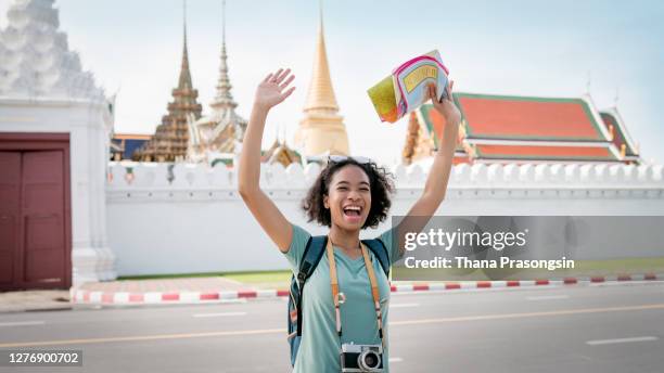 teengirl tourist exploring bangkok,holding map infront of wat phra kaew,bangkok,thailand - very young thai girls stock pictures, royalty-free photos & images