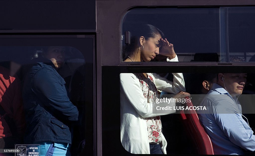 Commuters crowd a TransMilenio bus in Bo