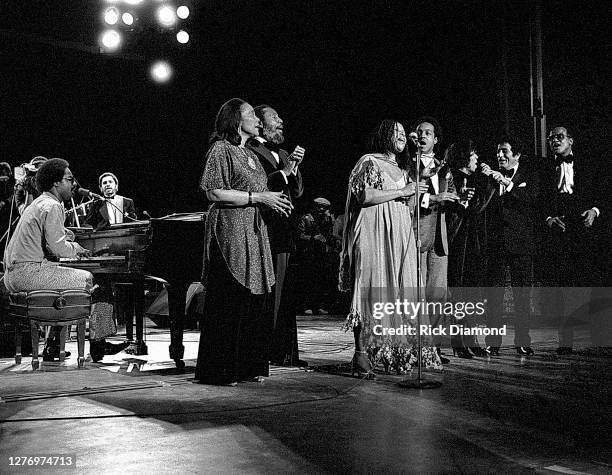 Stevie Wonder, Coretta Scott King, Dick Gregory, Roberta Flack, Peabo Bryson, Guest, Tony Bennett and Harry Belafonte during M.L.K Gala at The...