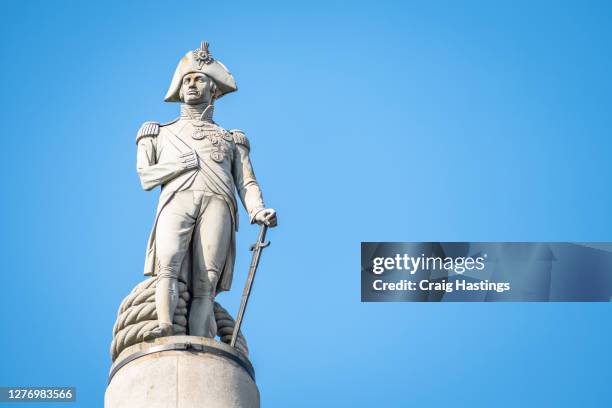 london uk, trafalgar square with nelson's column - coluna de nelson - fotografias e filmes do acervo