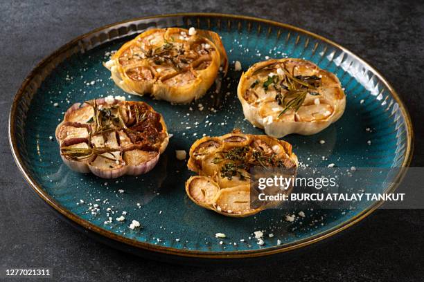 roasted garlic - roasted garlic stock pictures, royalty-free photos & images