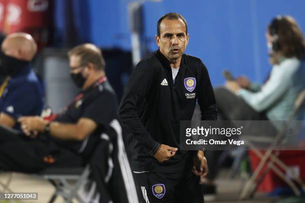 Head coach Oscar Pareja of Orlando City reacts during the MLS game against FC Dallas at Toyota Stadium on September 27, 2020 in Frisco, Texas.