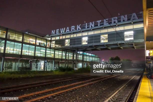 air train at newark international airport - newark international airport stock pictures, royalty-free photos & images