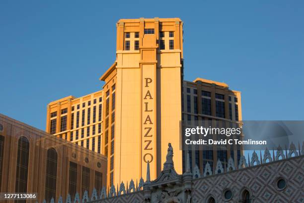 towering facade of the palazzo hotel and casino at sunset, las vegas, nevada, usa - sunset tan las vegas stock pictures, royalty-free photos & images