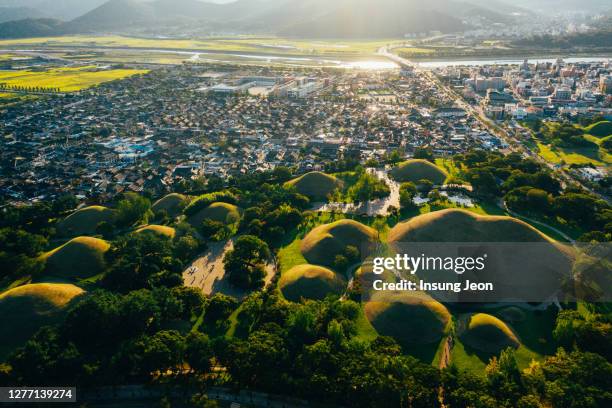 aerial view of daereungwon ancient tombs sunset - gyeongju ストックフォトと画像