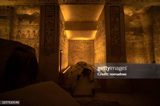 valley of the kings,inside the tomb. - egyptian culture stock pictures, royalty-free photos & images
