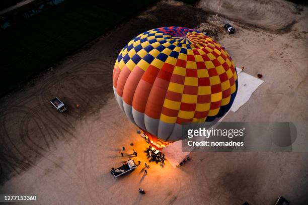 hot air balloon over nile river,egypt. - hot air balloon ride stock-fotos und bilder