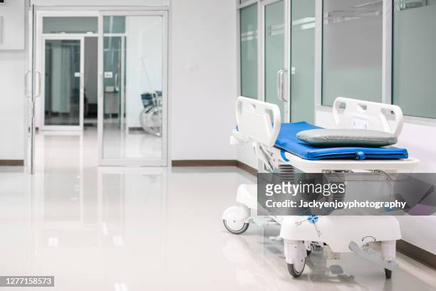 empty hospital beds in a surgery recovery area - välstädat rum bildbanksfoton och bilder