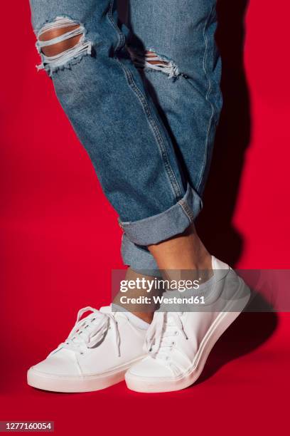 Sneakers Legs Crossed Photos and Premium High Res Pictures - Getty Images