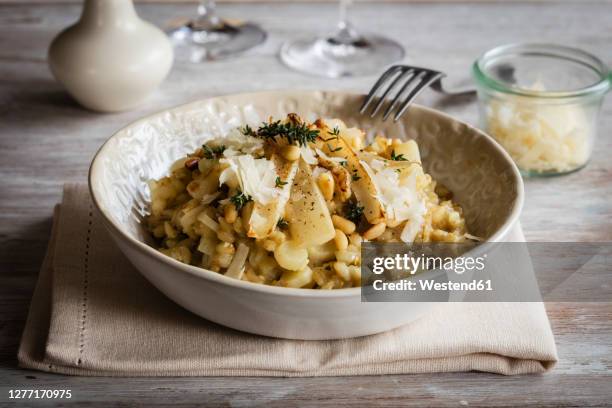 bowl of ready-to-eat barley risotto with salsify - salsify stock-fotos und bilder