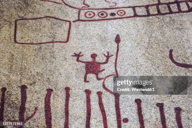 sweden, vastra gotaland county, tanumshede, rock carvings in tanum - bronze age stock pictures, royalty-free photos & images
