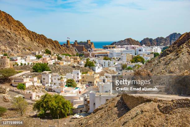 the quiet little town, the old muscat, on the coast in the gulf of oman - oman foto e immagini stock