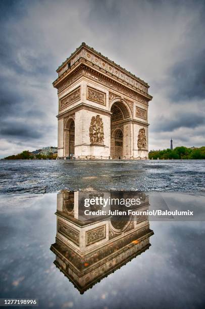 the arc de triomphe, paris, france - triumphal arch stock pictures, royalty-free photos & images