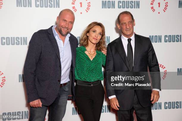 Francois Damiens, Alix Poisson and Vincent Lindon attend the "Mon Cousin" premiere at Le Grand Rex on September 28, 2020 in Paris, France.