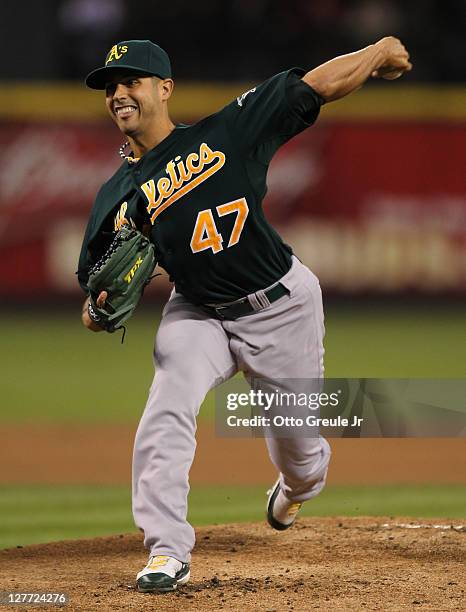 Starting pitcher Gio Gonzalez of the Oakland Athletics pitches against the Seattle Mariners at Safeco Field on September 28, 2011 in Seattle,...