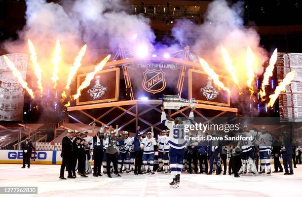 Steven Stamkos of the Tampa Bay Lightning hoists the Stanley Cup overhead after the Tampa Bay Lightning defeated the Dallas Stars 2-0 in Game Six of...