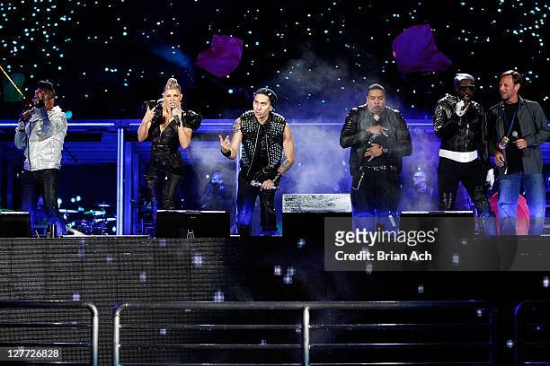 Apl.de.ap, Fergie, Taboo, Dante Santiago, will.i.am, and Robin Hood's Peter Muller perform onstage during CHASE Presents The Black Eyed Peas and...