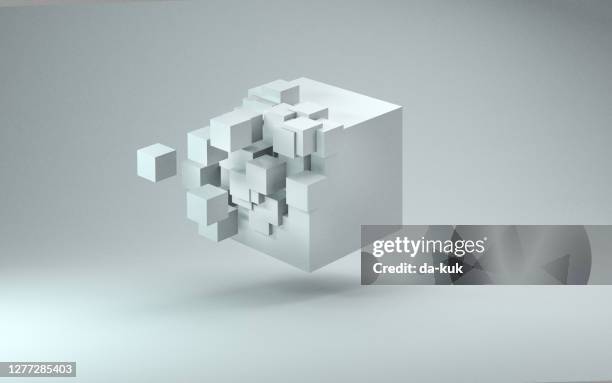 cubo 3d renderizado contra fondo gris claro - cubo forma geométrica fotografías e imágenes de stock