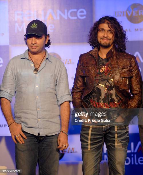 Mohit Chauhan and Sonu Nigam attend the Reliance Communications and Universal Music launch 3G music service in India on August 04, 2010 in Mumbai,...