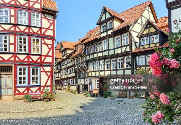 beautiful old houses in in the historic old town of hann. münden, germany - fachwerk stock-fotos und bilder