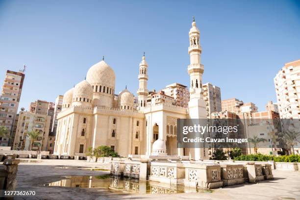 an egyptian mosque in alexandria - alexandria stock pictures, royalty-free photos & images