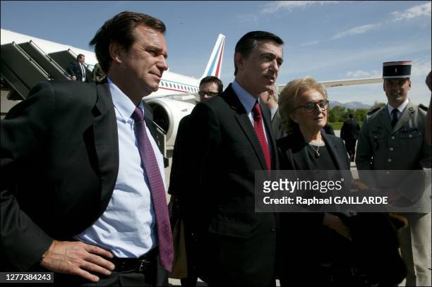 April 7, 2006. Renaud Muselier, French foreign minister Philippe Douste-Blazy and Mrs Bernadette Chirac on the tarmac of sur le tarmac of Duchanbe...