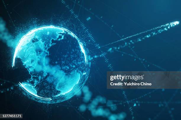 global network communication - orbiting imagens e fotografias de stock