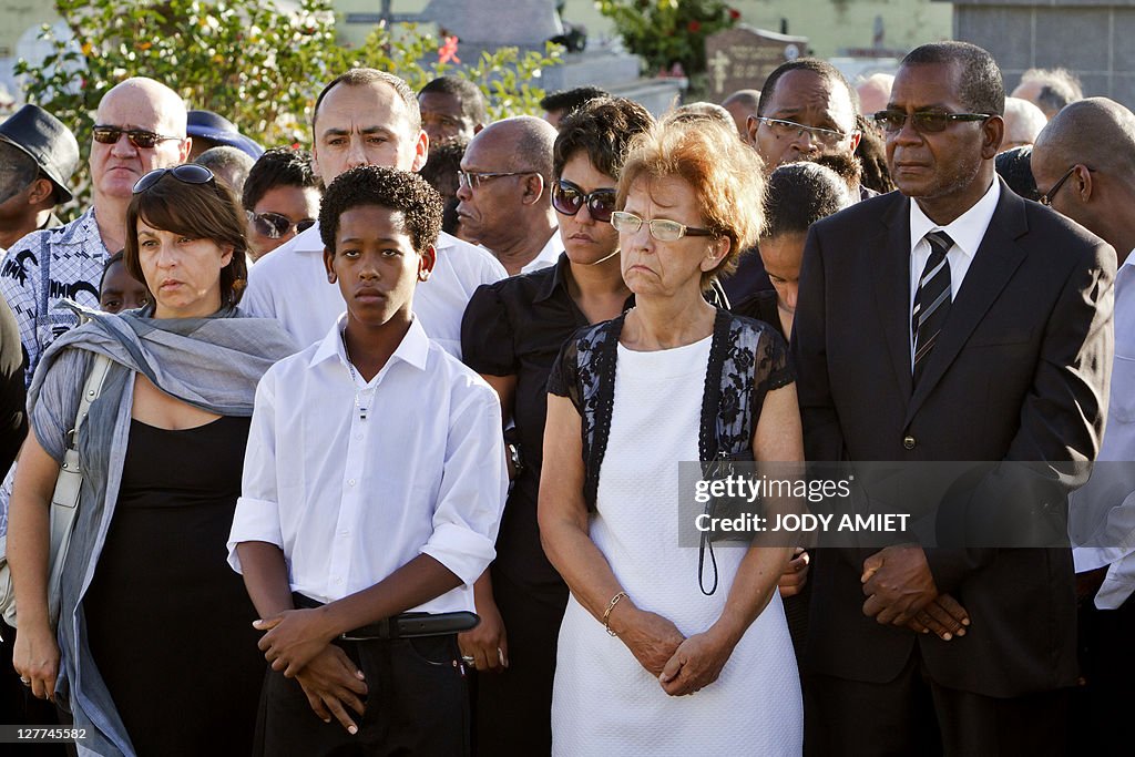 Relatives take part in the funeral cerem