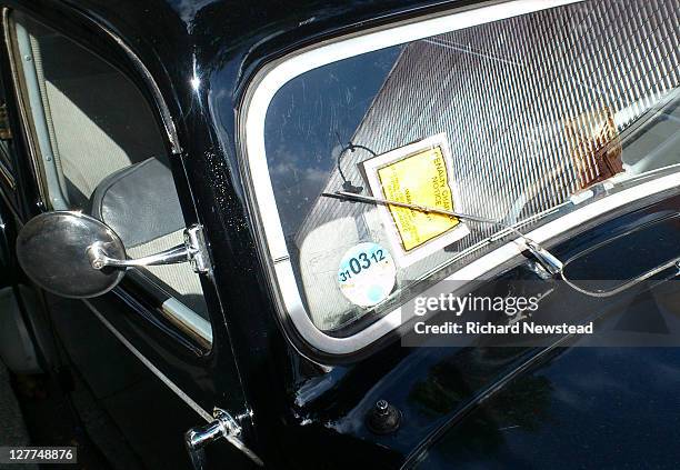 parking ticket - scheibenwischer stock-fotos und bilder