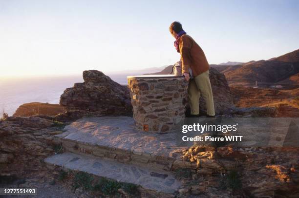 Table d'orientation sur l'Anse du Fontaulé, à Banyuls-sur-Mer, dans les Pyrénées-Orientales, en juillet 2002, France.
