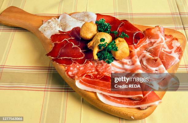 Chopping board with salami. Al Frodolfo restaurant. Santa Caterina Valfurva. Lombardy. Italy.