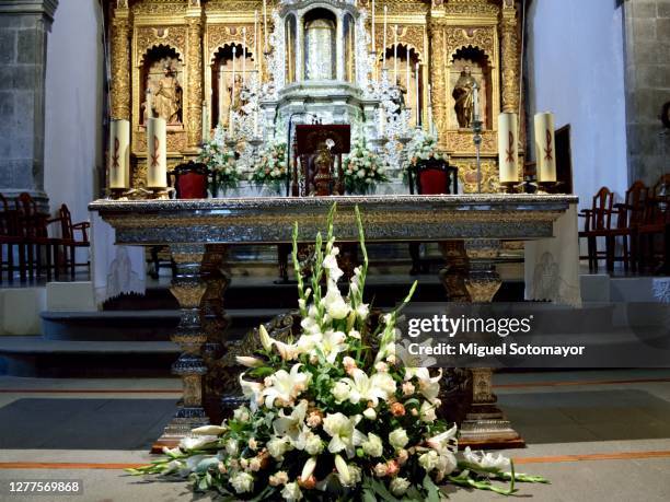 altar - catholic altar stock pictures, royalty-free photos & images