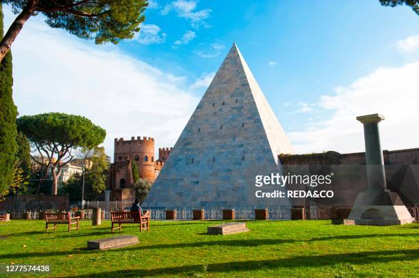 Pyramid of Cestius. Piramide Cestia. Cimitero Acattolico. Non-Catholic Cemetery of Rome. Also called Cimitero dei Protestanti Protestant Cemetery or...