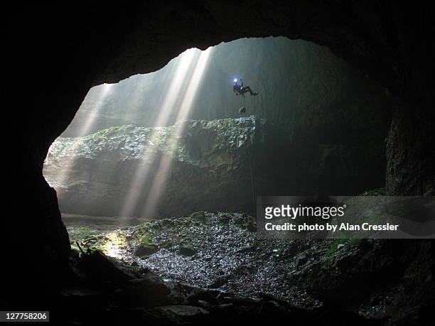 falling cave - höhle stock-fotos und bilder