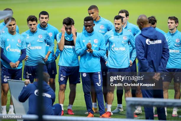 Head coach Manuel Baum speaks to the team during the training session of FC Schalke 04 at Parkstadion on September 30, 2020 in Gelsenkirchen, Germany.