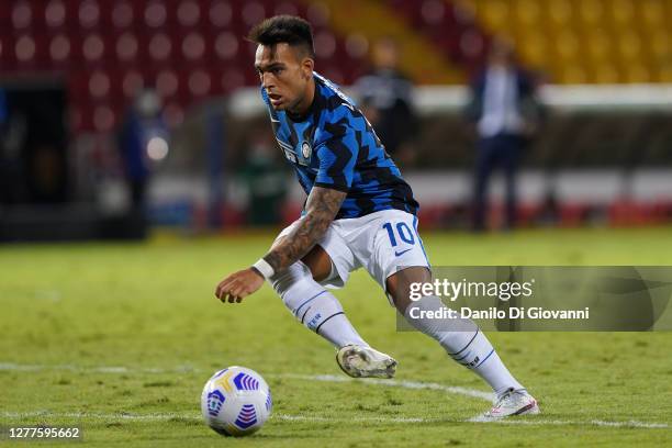 Lautaro Martínez of FC Internazionale in action during the Serie A match between Benevento Calcio and FC Internazionale at Stadio Ciro Vigorito on...