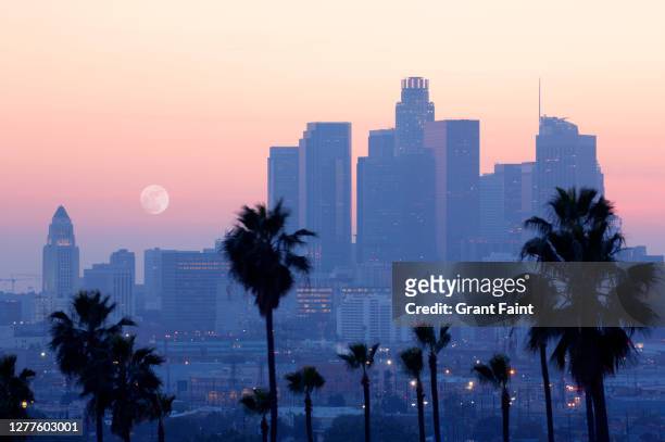 composite image:view of moonrise over cityscape. - comps foto e immagini stock