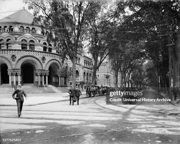 College Street and Osborn Hall, Yale College, New Haven, Connecticut, USA, Detroit Publishing Company, 1900.