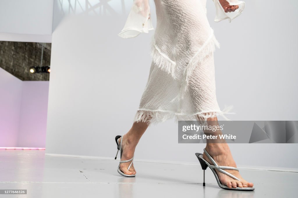 Acne Studios : Runway - Paris Fashion Week - Womenswear Spring Summer 2021