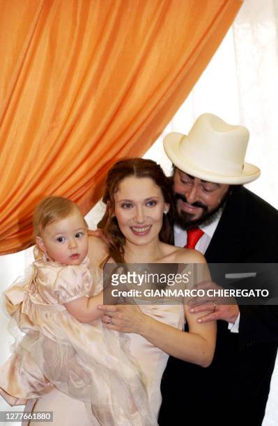 Official picture of the famous Italian tenor Luciano Pavarotti and Nicoletta Mantovani with their 11 month old daughter, Alice after their wedding...