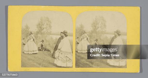 Badminton women and spectators on the waterfront, 'jeu de volant', badminton, dress, gown: day dress, head gear: top hat, Europe, anonymous, c. 1850...