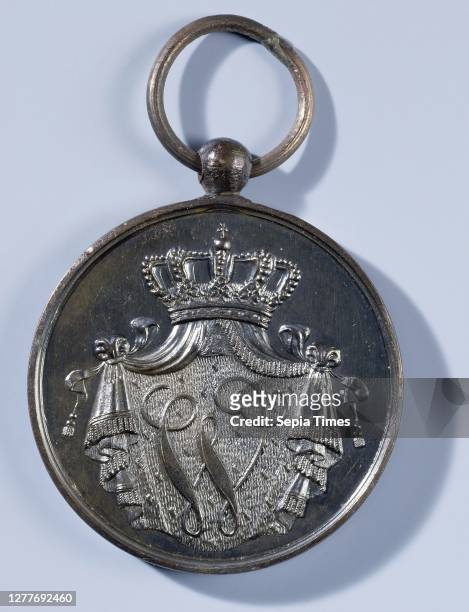 Loyal service with the army, Bronze sign on the eye and support ring. Front: crowned ermine coat, then the letter W. Reverse: crowned coat of arms,...