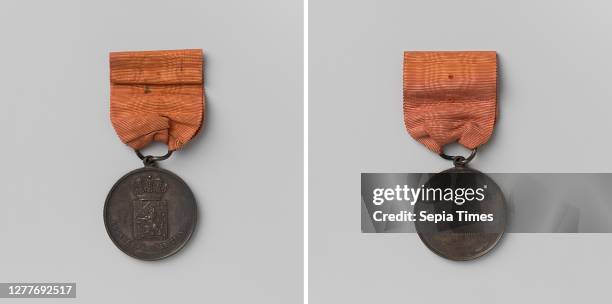 Member of the Amsterdam District Court, Silver medal on the eyebolt, ring and orange ribbon. Front: crowned coat of arms above inscription. Reverse:...