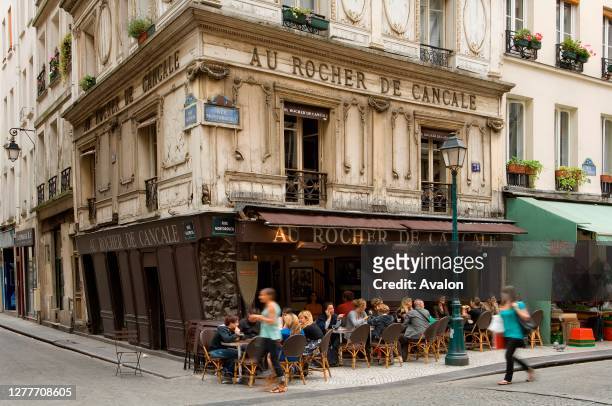 Au Rocher du Cancale Cafe restaurant, Rue Montorgueil, Paris, France.