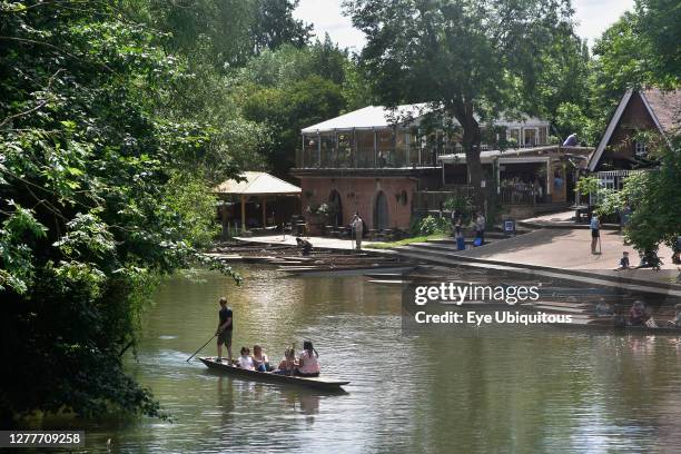 England, Oxford, University Parks, River Cherwell and the boathouse with punts.