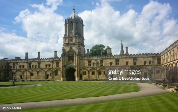 England, Oxford, Christ Church, Tom Tower and Tom Quad.